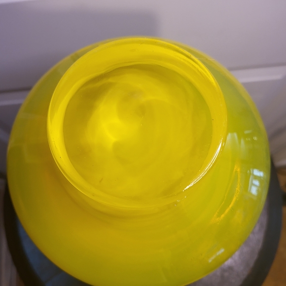 Mid-Century Yellow Glass Vase in the style of Bo Bergstrom, Aseda Glasbruk 1960s - Picture 5 of 8